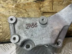 Кронштейн коллектора впуск Mercedes OM651 2.2 W205