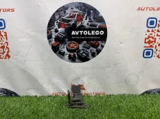 Крючок капота Land Rover Discovery