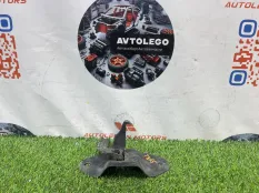 Крючок капота Land Rover Discovery Sport