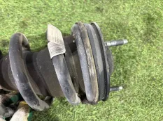 Амортизатор передний (Стойка) Chevrolet Suburban / Tahoe