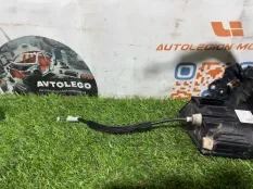 Замок двери передний правый Land Rover Discovery Sport