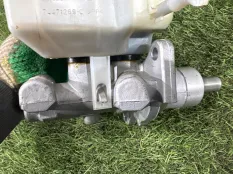 Главный тормозной цилиндр Land Rover Range Rover Discovery