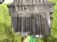 Корпус воздушного фильтра Land Rover Discovery Sport