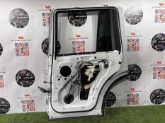 Дверь задняя правая Land Rover Discovery
