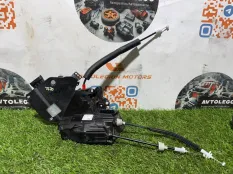 Замок двери передний левый Land Rover Discovery Sport