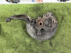 Кулак передний правый Land Rover Discovery