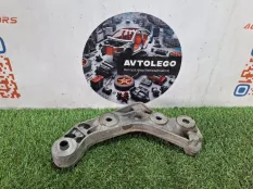 Кронштейн редуктора Mercedes benz E350