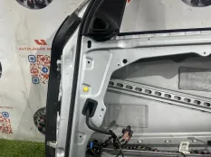 Дверь передняя правая Mercedes benz ML300