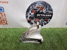 Кронштейн двигателя Audi Q7