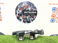 Кронштейн бампера Mercedes benz C220