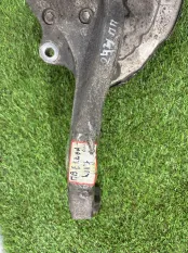 Кулак передний правый Mercedes benz E220