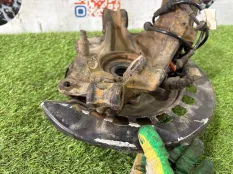 Кулак задний левый Audi Q7