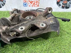 Кулак задний левый Mercedes benz ML300