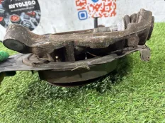 Кулак задний правый Mercedes benz ML300