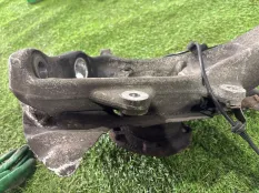 Кулак передний правый BMW X5