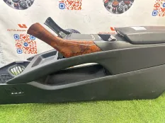 Консоль центральная Lincoln Nautilus