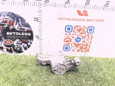 Кронштейн обводного ролика Land Rover Velar