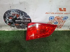 Фонарь в крышку багажника правый Audi A4