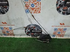 Замок двери передний правый Toyota Avalon