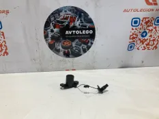 Датчик уровня масла в двигателе Mercedes benz R350