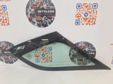 Форточка кузова Mercedes benz ML320