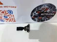 Крючок капота Land Rover Range Rover Sport