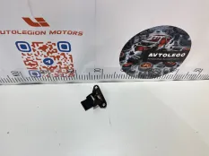 Крючок капота Land Rover Freelander