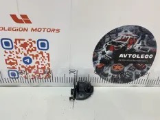 Крючок капота BMW 520D