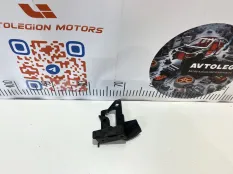 Крючок капота Mercedes benz E220