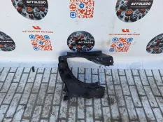 Кронштейн фары правый Mercedes benz ML350