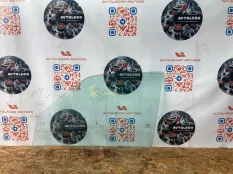 Стекло двери Nissan Juke