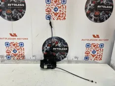 Замок двери задний левый Nissan Juke