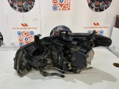 Фара правая Infiniti QX56