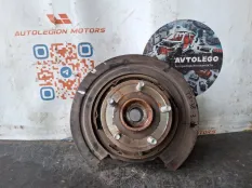 Кулак задний левый Jeep Grand Cherokee