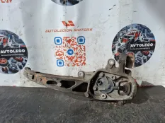 Кулак передний правый Jaguar XJL