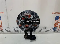 Крючок капота Mercedes benz C300