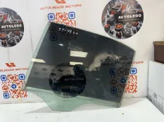 Стекло заднее левое Mercedes benz C350