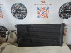 Радиатор кондиционера Audi Q7