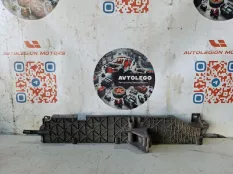 Кронштейн радиатора Land Rover Discovery