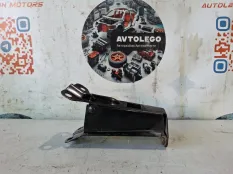 Кронштейн радиатора Volvo V70