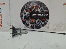 Крючок капота BMW 550I