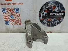 Кронштейн Audi A4