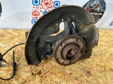 Кулак передний левый Volvo S60