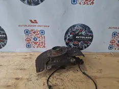 Кулак передний правый Jeep Renegade