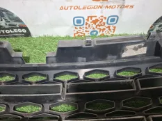 Решетка радиатора Land Rover Discovery