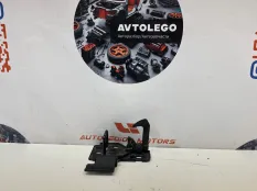 Крючок капота Porsche Cayenne