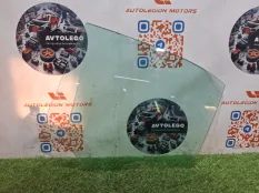 Стекло двери Mercedes benz C300