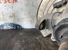 Кулак задний правый Jaguar XJL