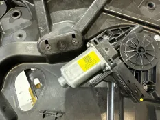 Стеклоподъемник передний левый Volvo S60