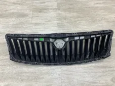 Решетка радиатора SKODA OCTAVIA